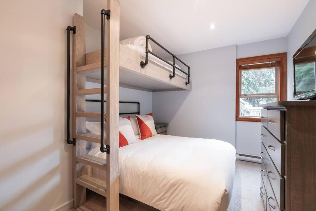 Treeline By Outpost * Whistler
